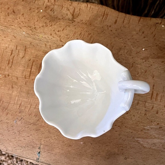 Italian Shell Pottery Footed Cup - Picture 4 of 4